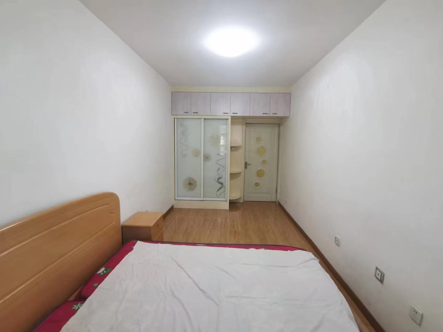 休闲小区1楼出租
