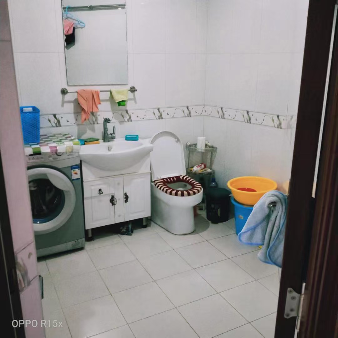 六中学区，振兴广场