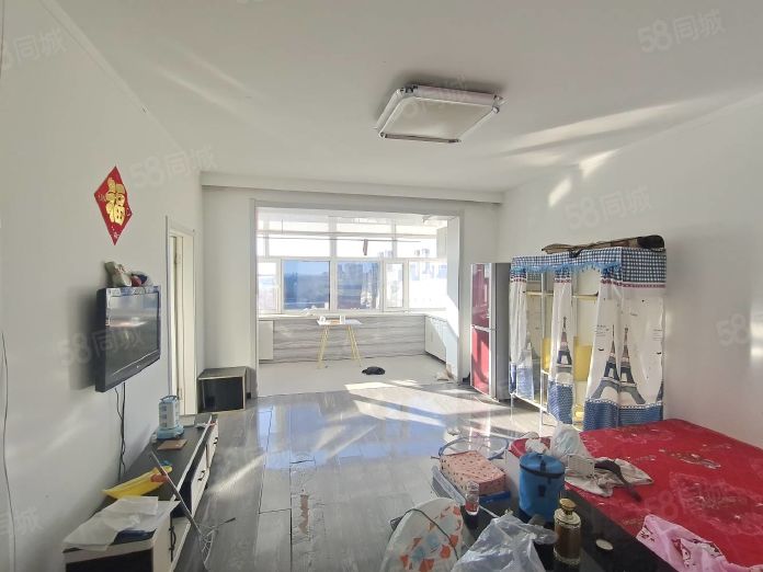 成龙小区7楼58平7200年