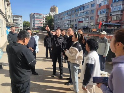 市住建局“十一”期间开展“共建和美家园”卫生清理志愿服务